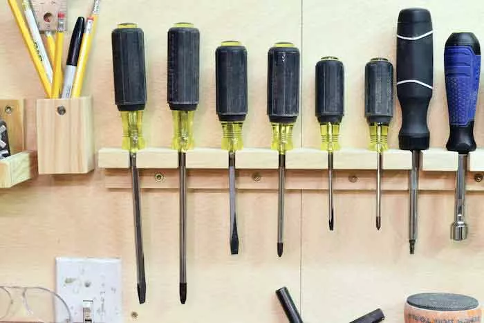 étagère pour tournevis