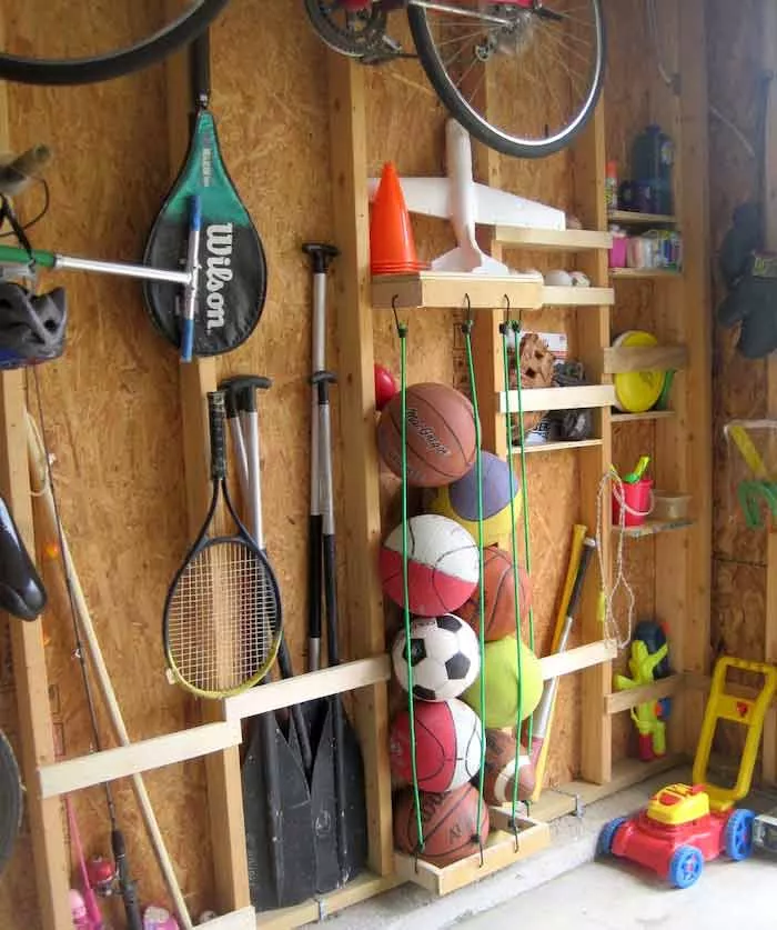 stockage ballons de sport au garage