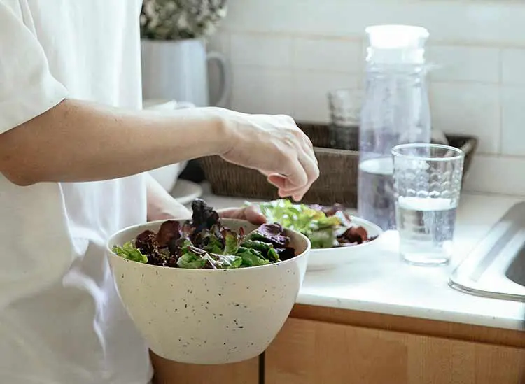 laver la salade avant de la conserver