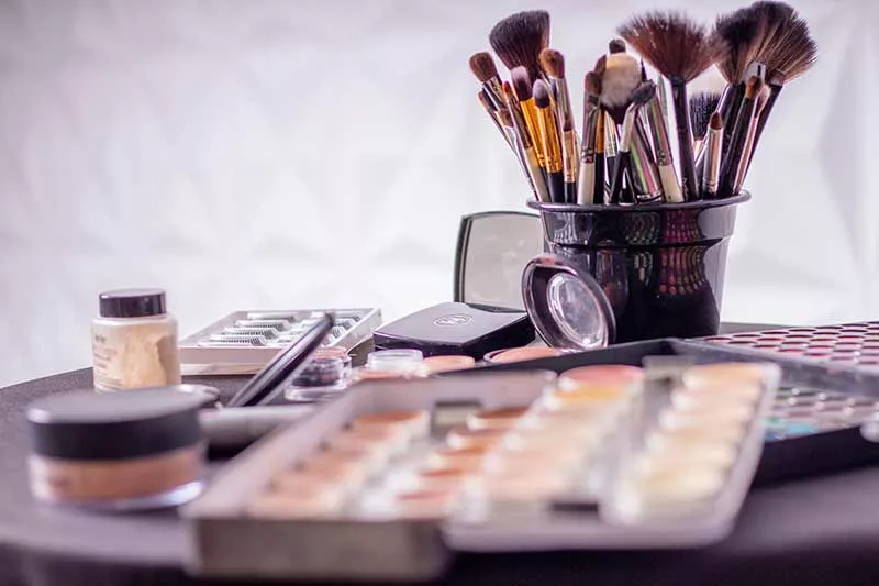 Différents conditionnements de produits cosmétiques
