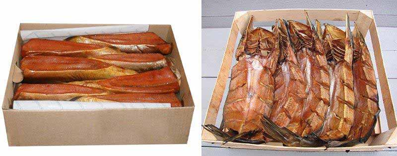 Stockage du poisson fumé dans des boîtes et des caisses