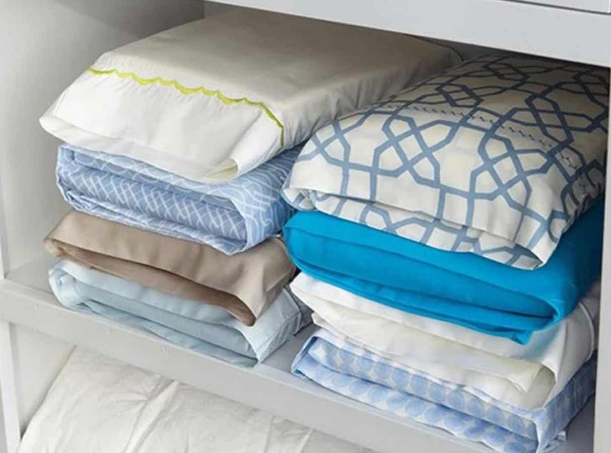 comment ranger le linge de lit de manière compacte