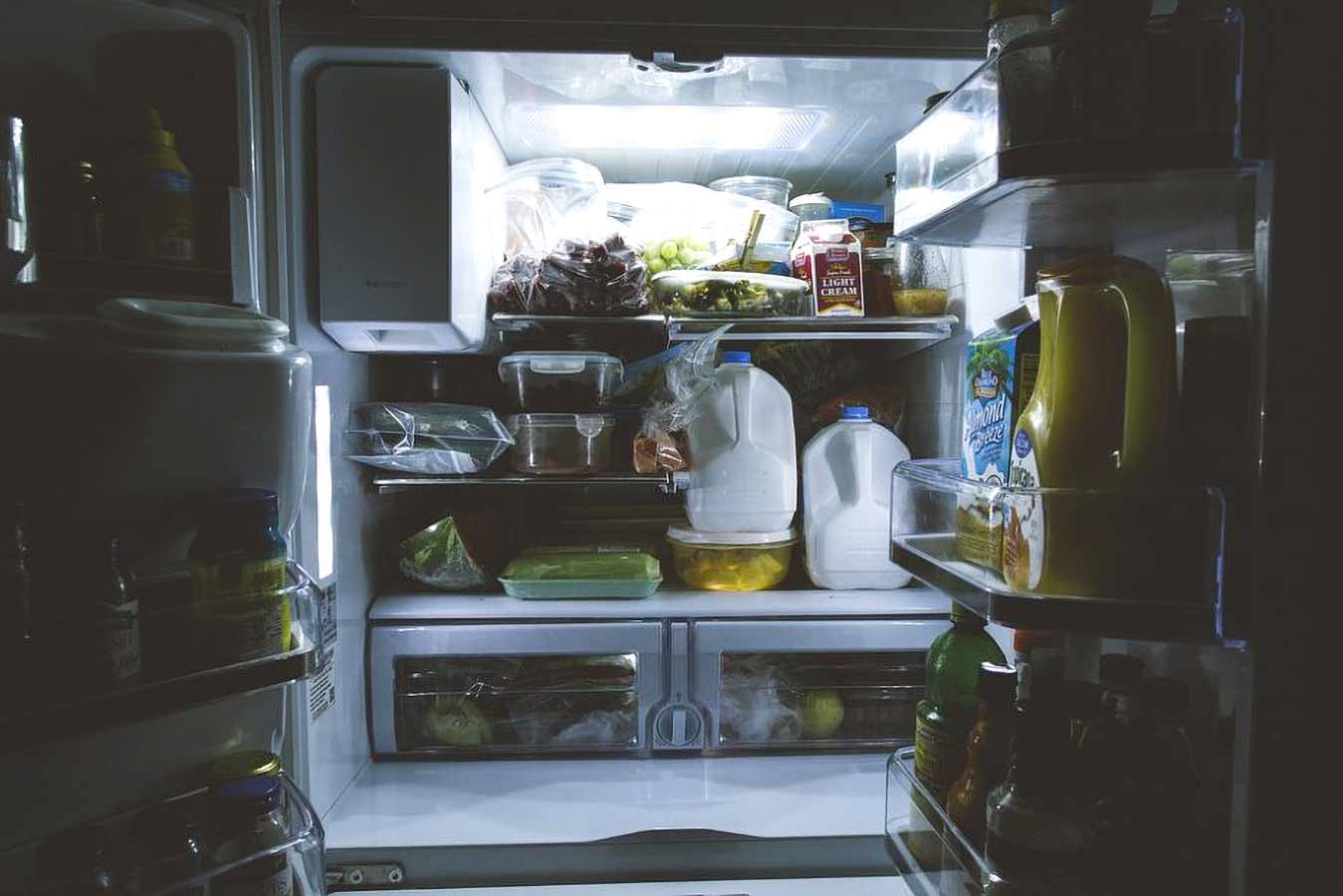 chaque aliment à sa place dans le réfrigérateur